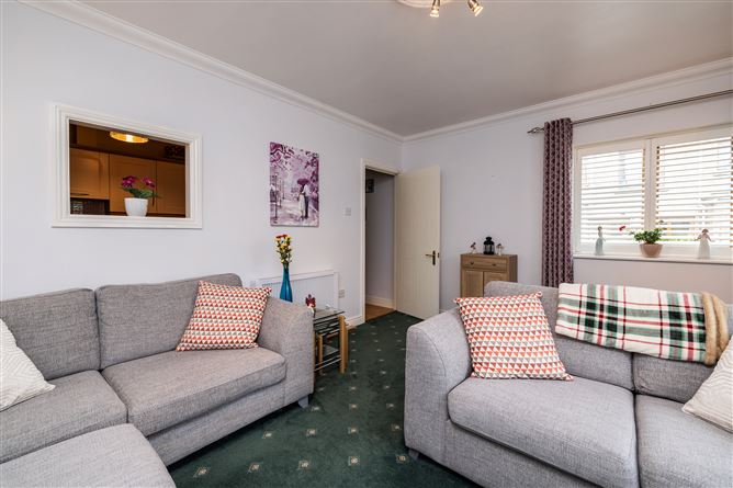 https://photos-a.propertyimages.ie/media/2/3/8/4928832/f8d620b7-41a9-4742-b068-8f360458b017_l.jpg