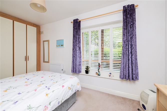 https://photos-a.propertyimages.ie/media/2/3/8/4928832/f8d620b7-41a9-4742-b068-8f360458b017_l.jpg