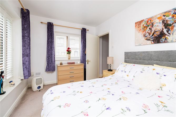 https://photos-a.propertyimages.ie/media/2/3/8/4928832/f8d620b7-41a9-4742-b068-8f360458b017_l.jpg