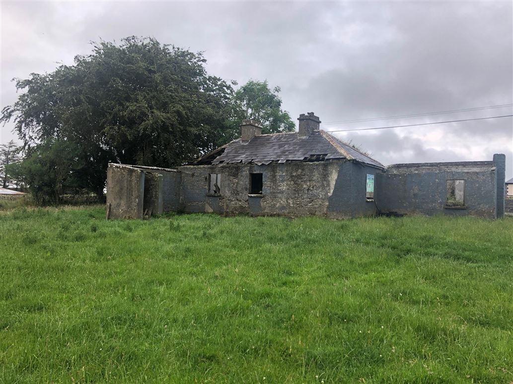 Derelict House on c. 1 acre at Menlough Village, Menlough, Galway ...