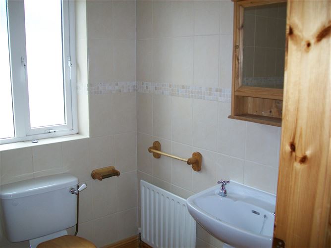 10 Ashford Court, Claremorris, Mayo