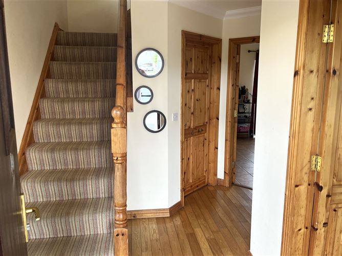 10 Ashford Court, Claremorris, Mayo