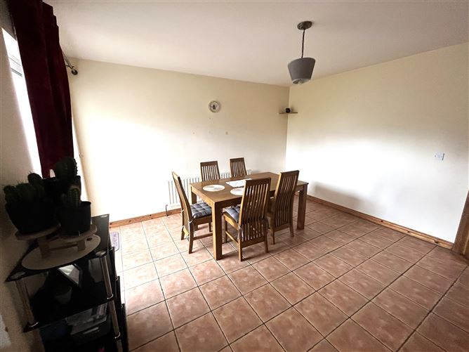 10 Ashford Court, Claremorris, Mayo
