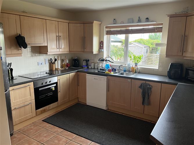 10 Ashford Court, Claremorris, Mayo