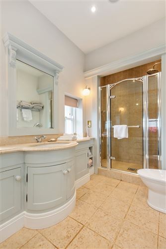 https://photos-a.propertyimages.ie/media/2/4/0/4960042/30188bd1-7b63-42aa-9163-0a6b60686768_l.jpg