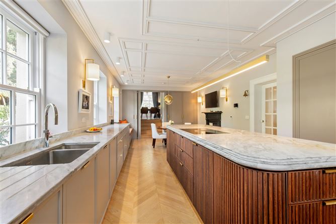 https://photos-a.propertyimages.ie/media/2/4/0/4960042/30188bd1-7b63-42aa-9163-0a6b60686768_l.jpg