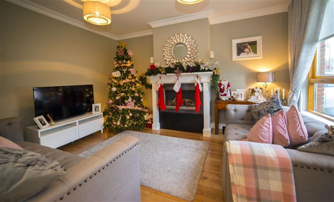 11 Chapelwood View, Hollystown, Dublin