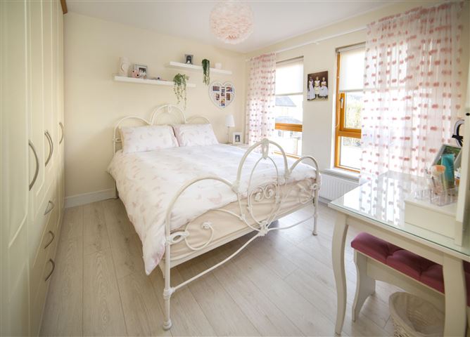11 Chapelwood View, Hollystown, Dublin