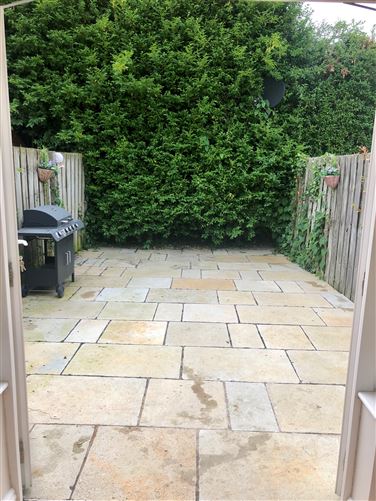 https://photos-a.propertyimages.ie/media/2/4/1/4932142/ec577df4-b8c4-4df8-9390-67cba327b8ec_l.jpg