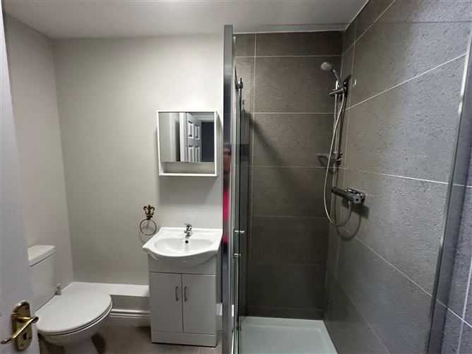 https://photos-a.propertyimages.ie/media/2/4/1/4932142/ec577df4-b8c4-4df8-9390-67cba327b8ec_l.jpg