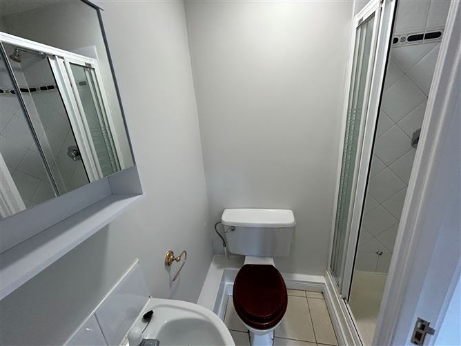 https://photos-a.propertyimages.ie/media/2/4/1/4932142/ec577df4-b8c4-4df8-9390-67cba327b8ec_l.jpg