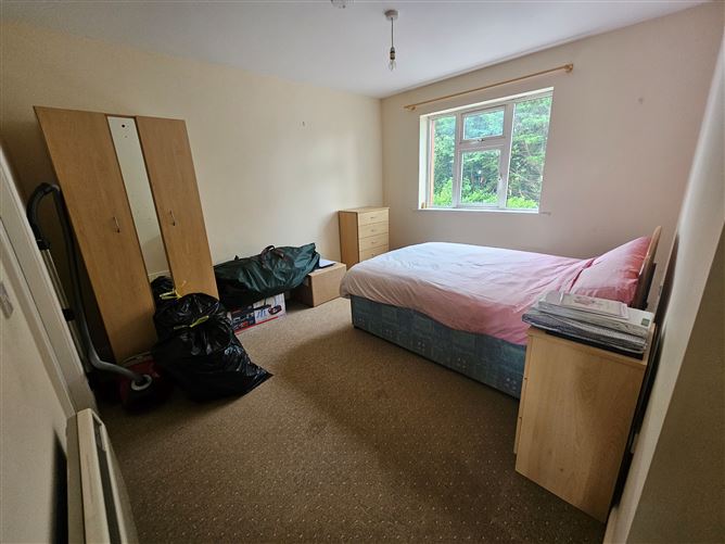 6 Riverside, Castlerea, Roscommon