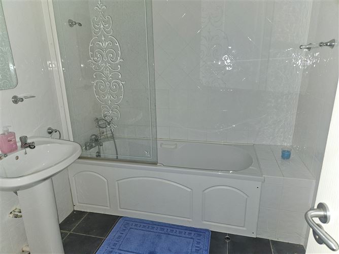 6 Riverside, Castlerea, Roscommon