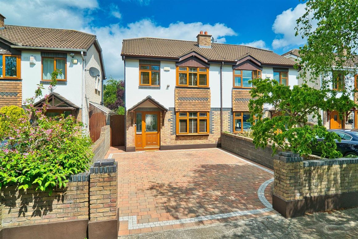 18 Elmbrook Crescent, Lucan, County Dublin