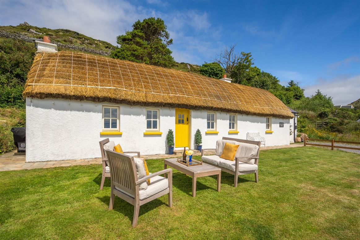 Bumblebee Cottage, Largysillagh, Killybegs, Co. Donegal
