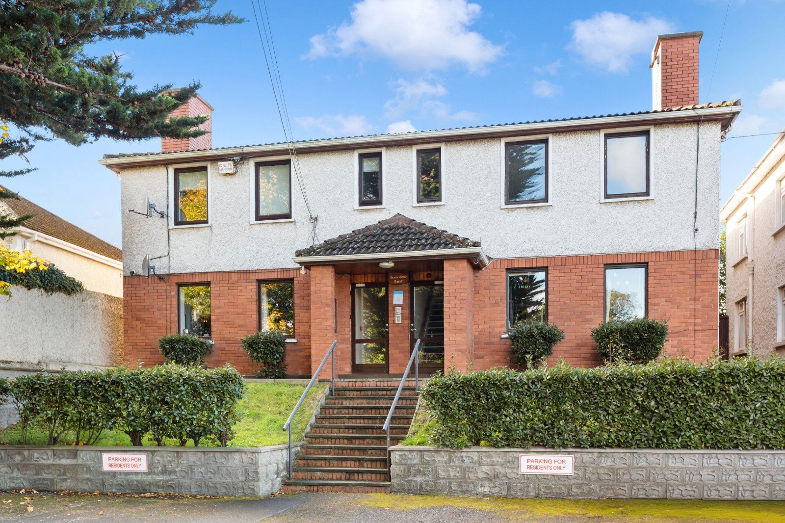 Photo 1 of 9 — 4 Derrickbawn Court, Ballinteer Road, Ballinteer, Dublin 16