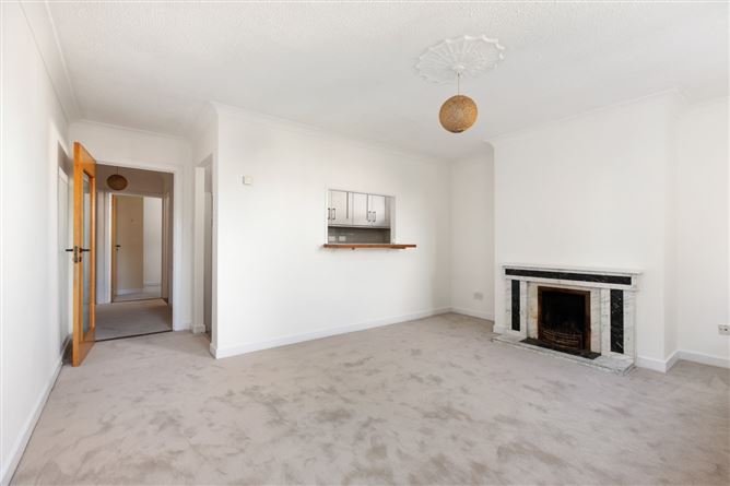 Photo 3 of 9 — 4 Derrickbawn Court, Ballinteer Road, Ballinteer, Dublin 16