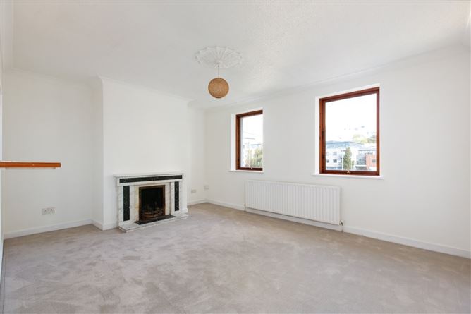 Photo 2 of 9 — 4 Derrickbawn Court, Ballinteer Road, Ballinteer, Dublin 16