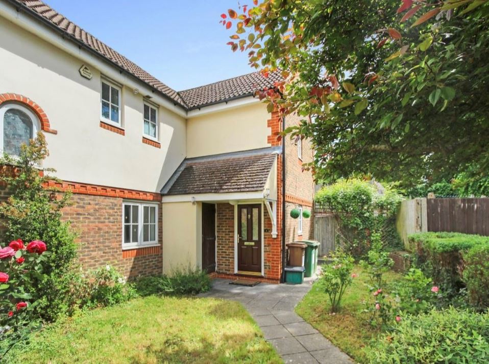 Private, Teal Pl, London, Sutton