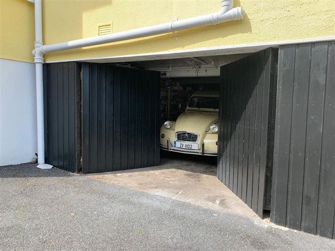 SELSKAR, 23 Knocknacree Park, Dalkey, Co. Dublin