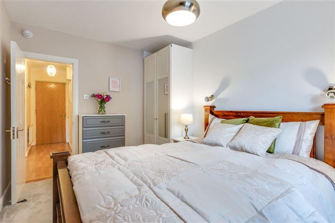 Apt45 Seamount, Booterstown, Co. Dublin