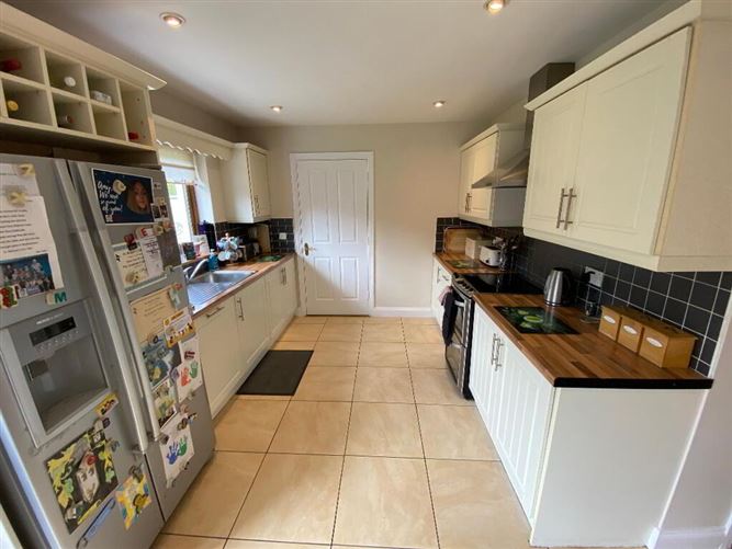 17 Cois Na Habháinn, Mullinahone, Tipperary