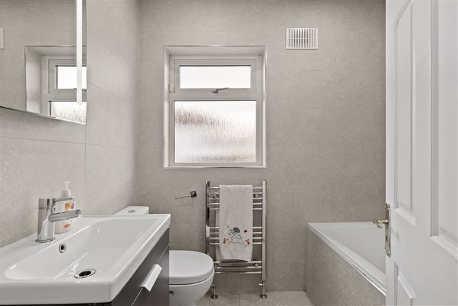 16 Castlefield Park, Knocklyon, Dublin 16