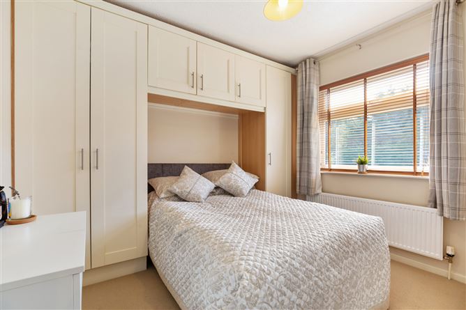 24 Highland Grove, The Park, Cabinteely, Dublin 18