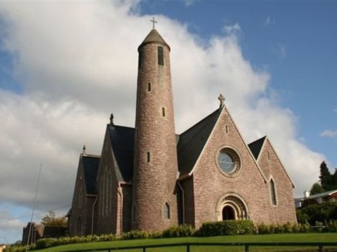 Faye's Place,Upper Main Street