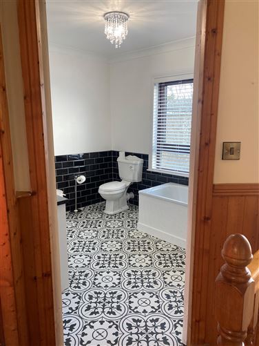 Faye's Place,Upper Main Street