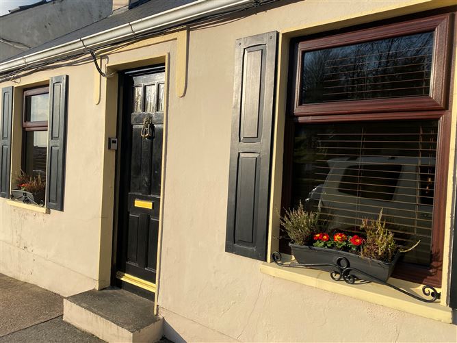 Faye's Place,Upper Main Street