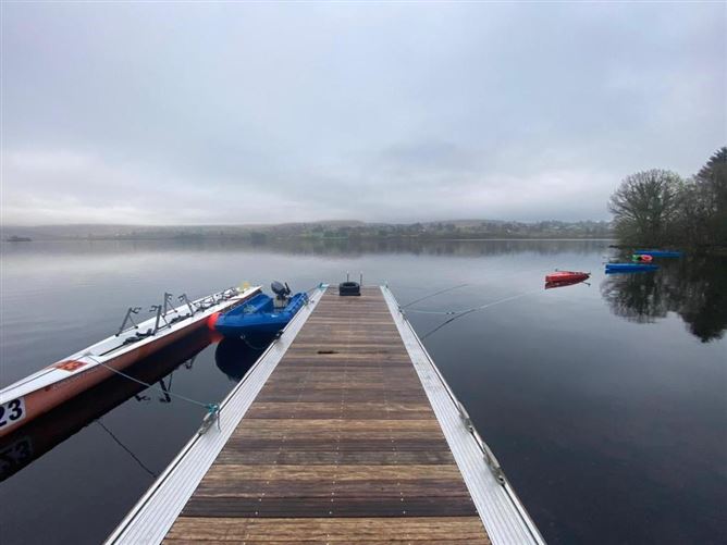 Faye's Place,Upper Main Street