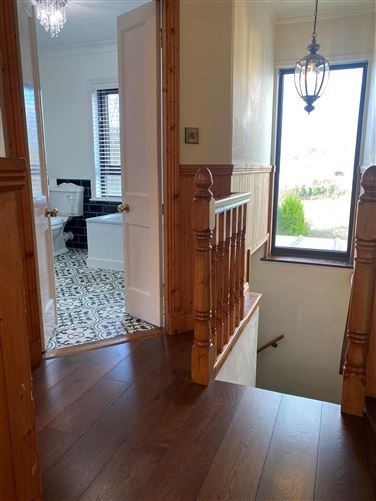 Faye's Place,Upper Main Street