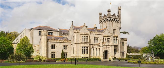 Faye's Place,Upper Main Street