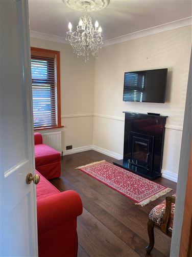 Faye's Place,Upper Main Street