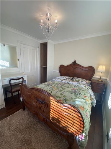 Faye's Place,Upper Main Street