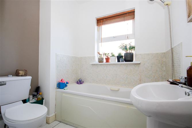 23 Marlfield Lawn, Kiltipper, Dublin 24