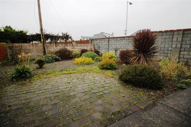 16 The Drumlins, Virginia, Cavan