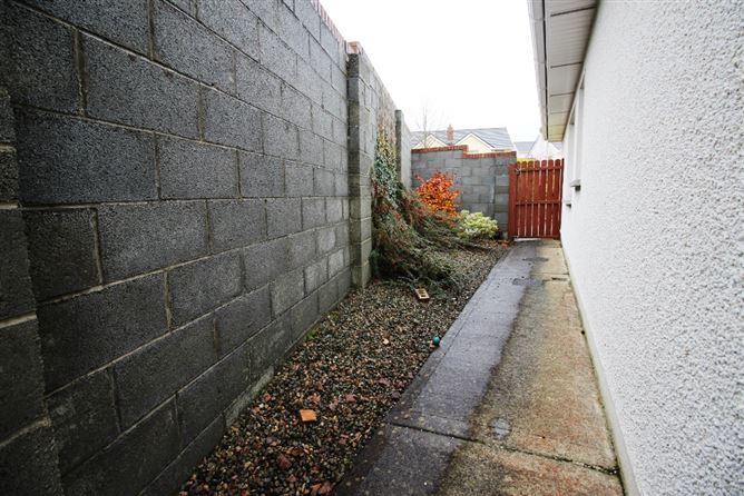 16 The Drumlins, Virginia, Cavan