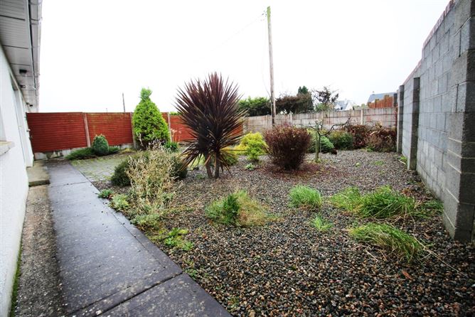 16 The Drumlins, Virginia, Cavan