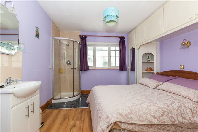 15 Blackquiere Villas, Off North Circular Road, Royal Canal Bank, Dublin 7