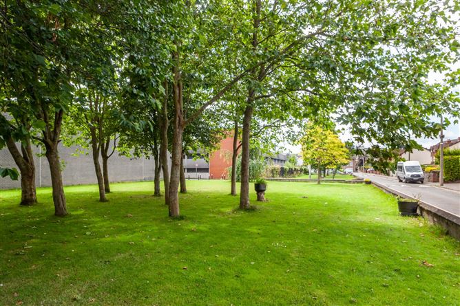 15 Blackquiere Villas, Off North Circular Road, Royal Canal Bank, Dublin 7