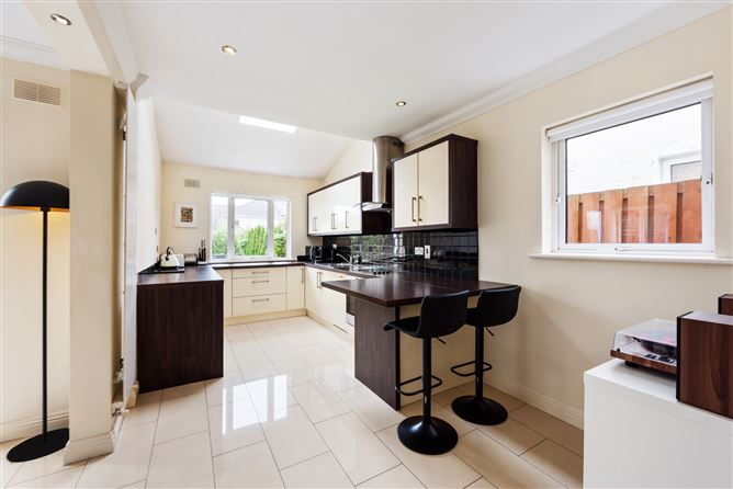 2 Woodstown Dale, Knocklyon, Dublin 16