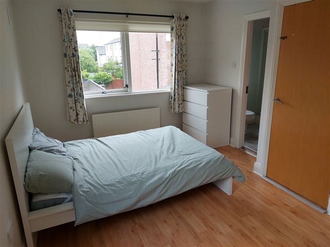 https://photos-a.propertyimages.ie/media/2/5/2/4937252/aa31ca37-47ab-4967-ac72-529d7149d0b4_l.jpg