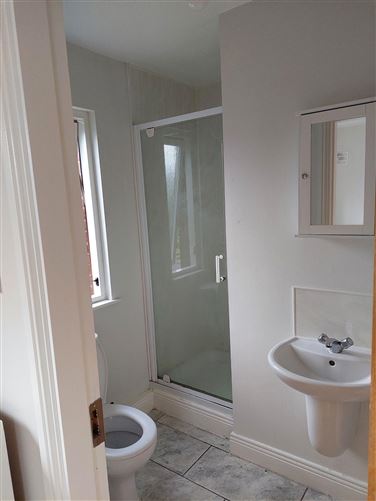 https://photos-a.propertyimages.ie/media/2/5/2/4937252/aa31ca37-47ab-4967-ac72-529d7149d0b4_l.jpg