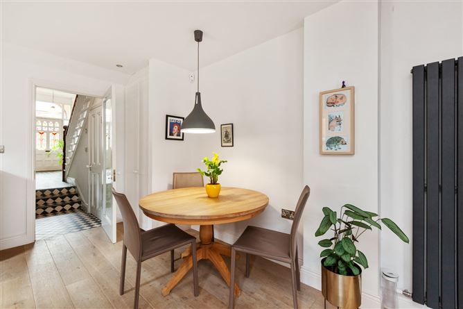 https://photos-a.propertyimages.ie/media/2/5/3/4937352/fc010079-0793-4868-9e68-748f3417f4b0_l.jpg