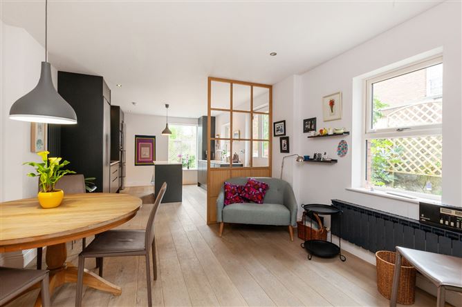 https://photos-a.propertyimages.ie/media/2/5/3/4937352/fc010079-0793-4868-9e68-748f3417f4b0_l.jpg
