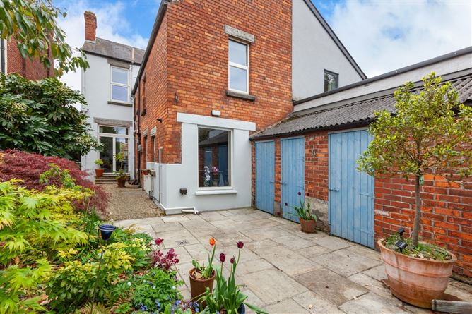 https://photos-a.propertyimages.ie/media/2/5/3/4937352/fc010079-0793-4868-9e68-748f3417f4b0_l.jpg