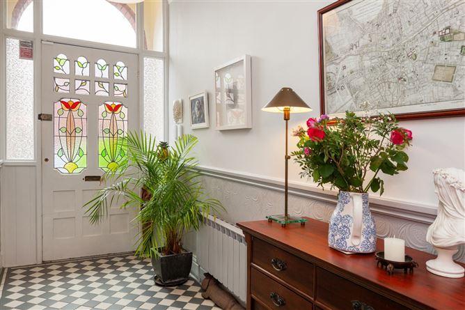 https://photos-a.propertyimages.ie/media/2/5/3/4937352/fc010079-0793-4868-9e68-748f3417f4b0_l.jpg
