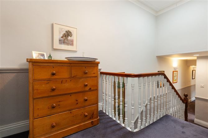 https://photos-a.propertyimages.ie/media/2/5/3/4937352/fc010079-0793-4868-9e68-748f3417f4b0_l.jpg